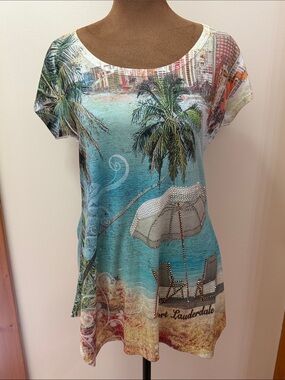Sweet Gisele. Turquoise Beach Scene Scoop Neck Tee with Rhinestones. NWOT.